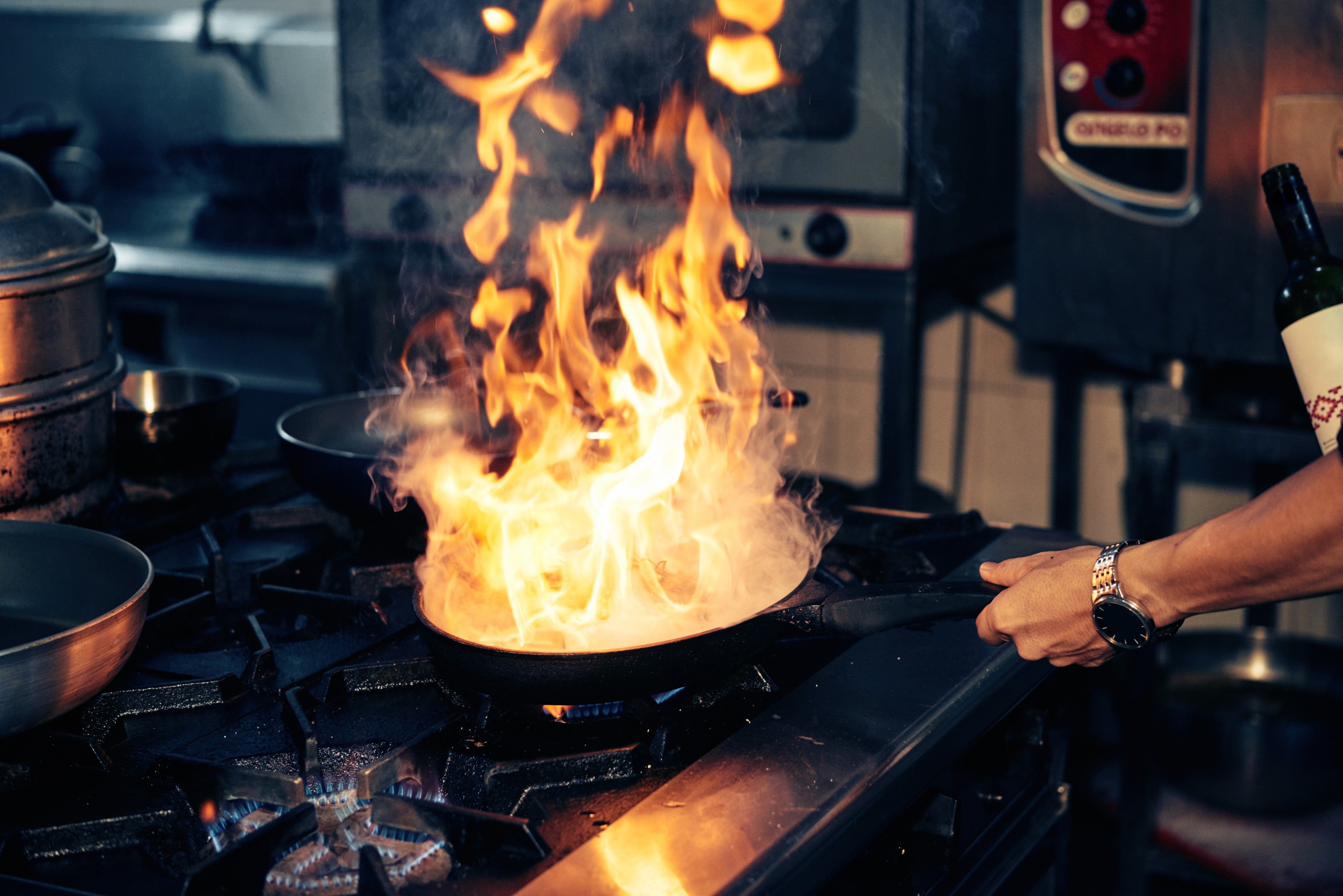 The Definitive Guide to Safely Stopping a Grease Fire in Your Kitchen