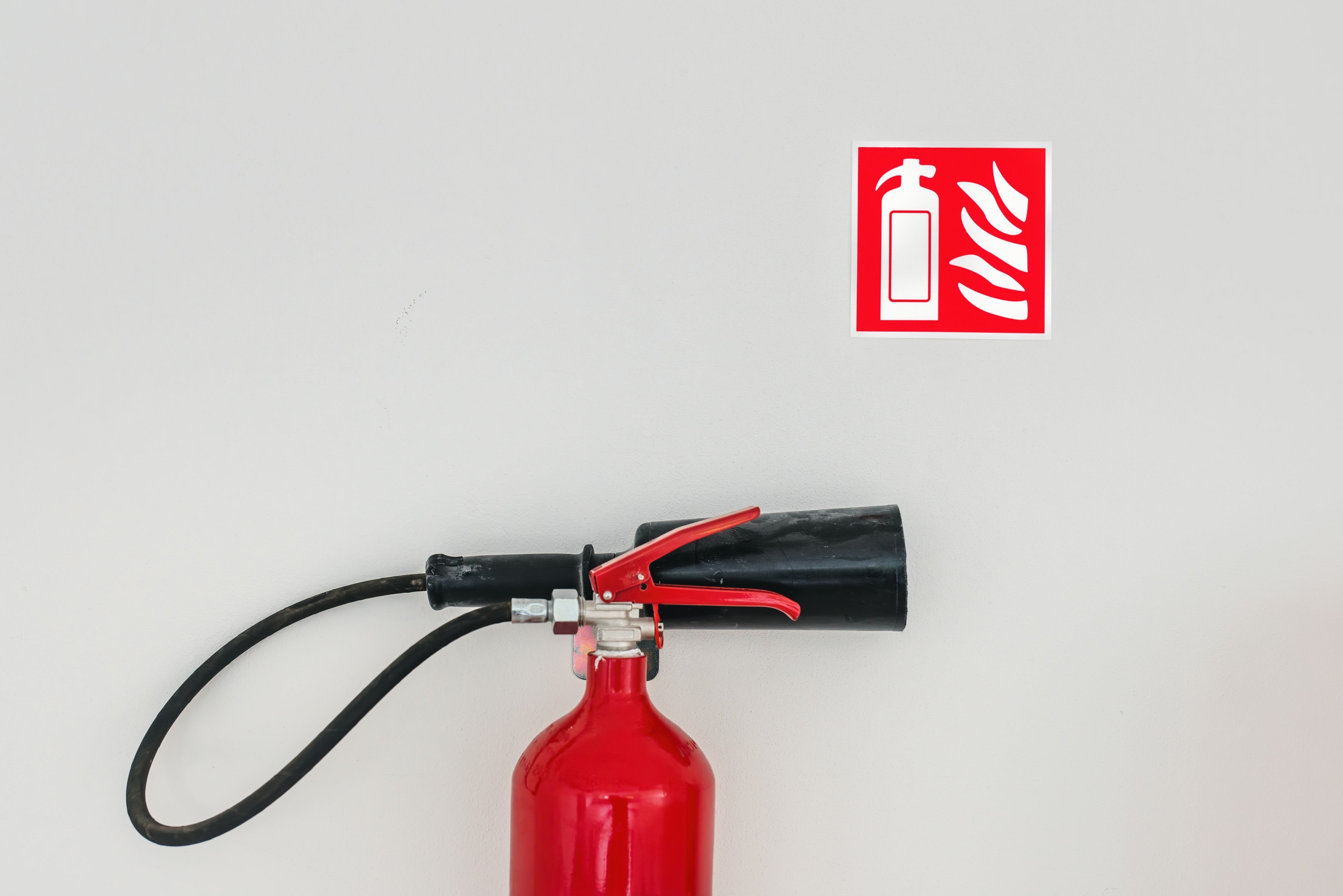 Fire Blanket vs. Fire Extinguisher: What's the Best Pick for You?